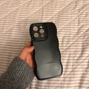 iPhone 14 Pro Max Black Wavy Case